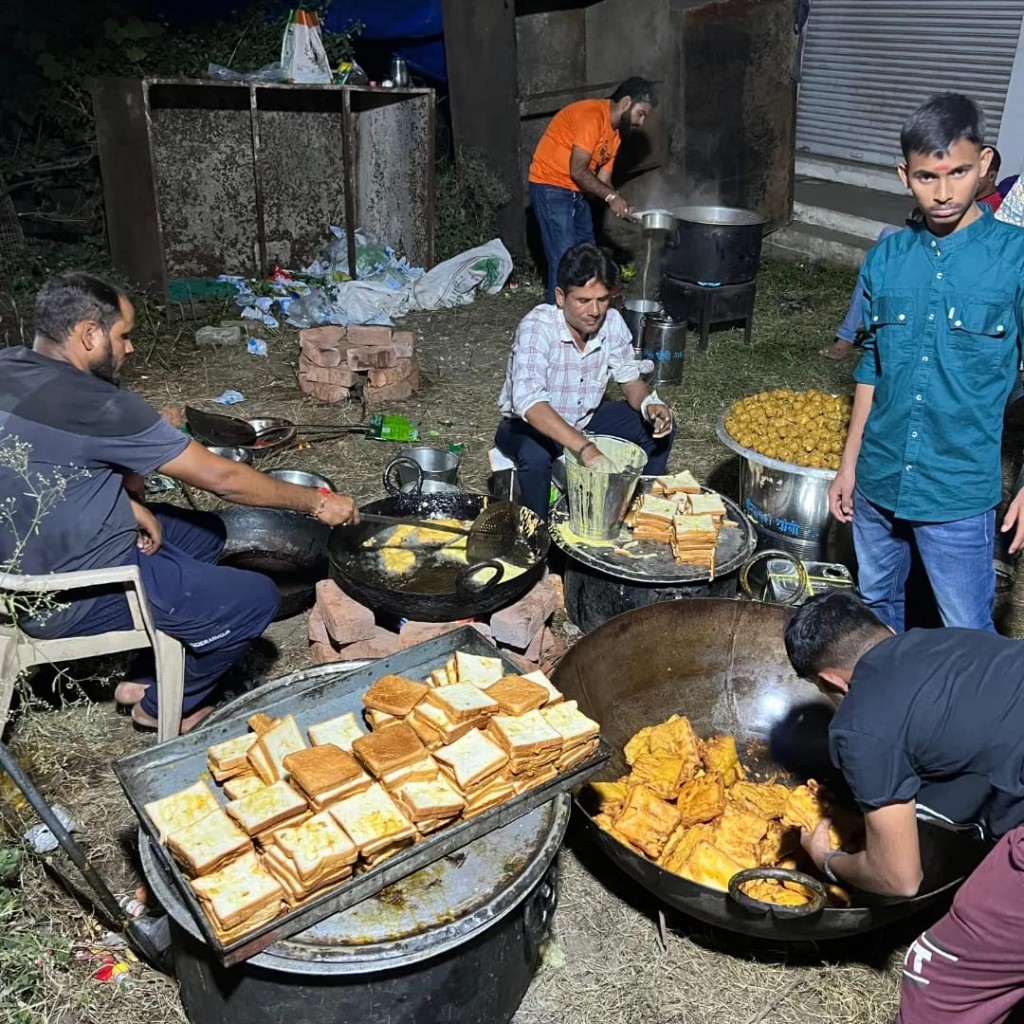 AAGAZ volunteers working together on food preparation
